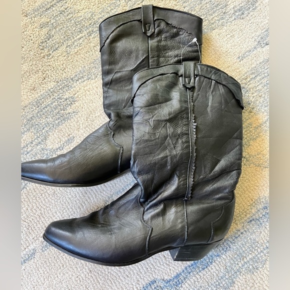 DINGO SOFT BLACK EMBOSSED LEATHER COWBOY BOOTS SIZE 8 EUC - Picture 1 of 11